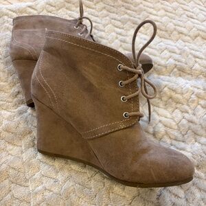 Ankle wedge boots